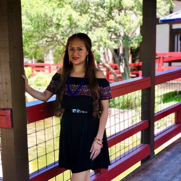 Meet your Posher, Lisa - Picture 1 of 2